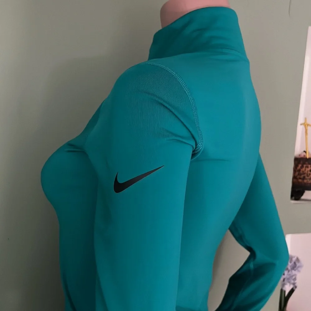 Nike - Picture 7 of 9